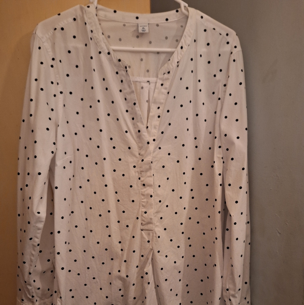 Tunic style shirt super cute with leggings